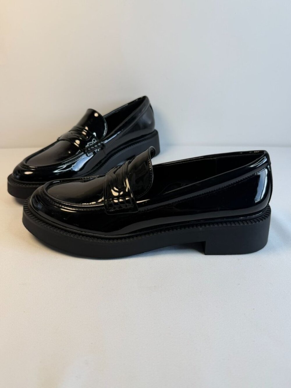 Zara Zapato Penny Loafers Women Size 7.5 Black Patent Leather Chunky Sole Shoes